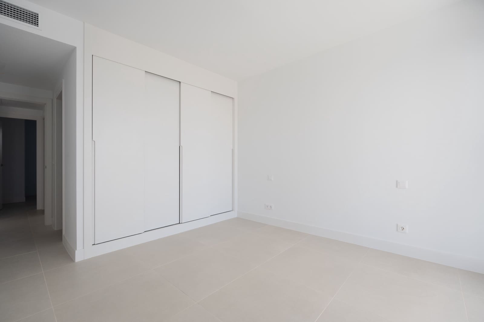 2 bedroom Apartment for sale in Fuengirola with pool garage - € 549,000 (Ref: 9815798)