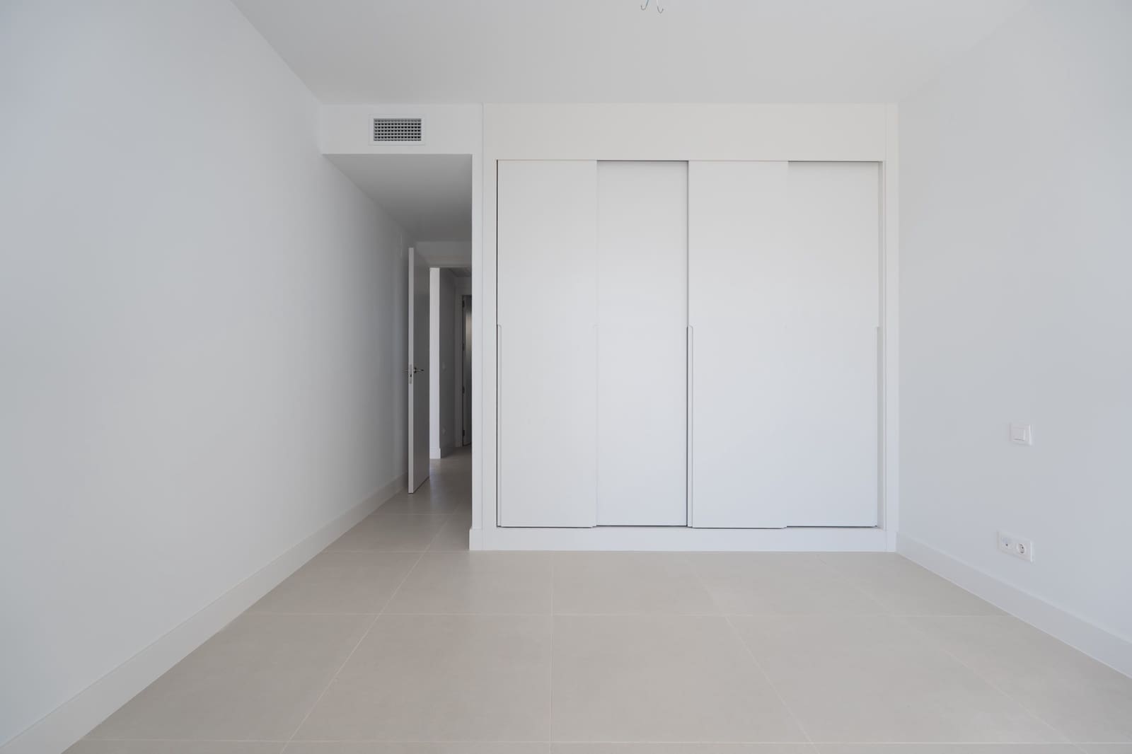 2 bedroom Apartment for sale in Fuengirola with pool garage - € 549,000 (Ref: 9815798)