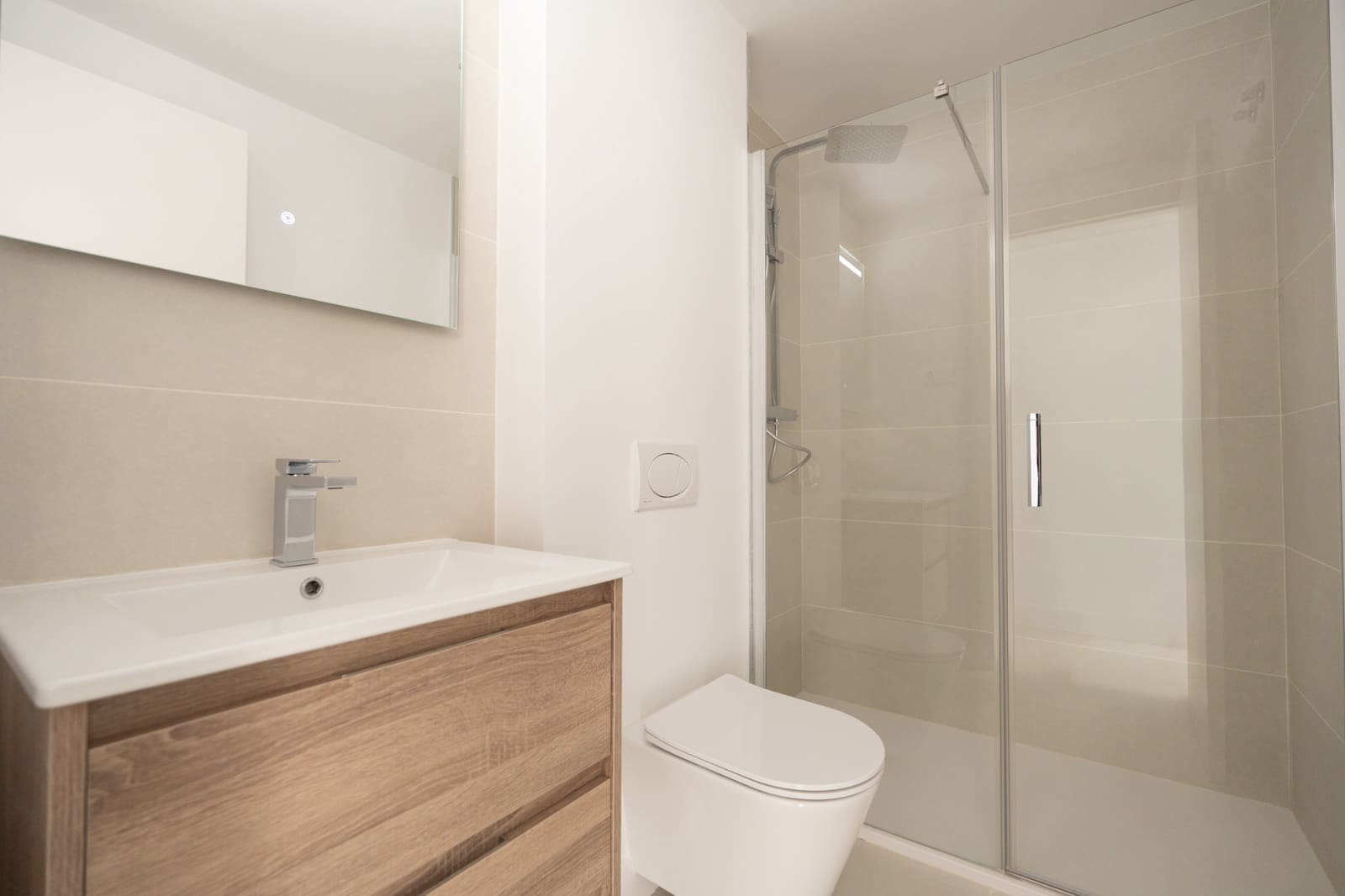 2 bedroom Apartment for sale in Fuengirola with pool garage - € 549,000 (Ref: 9815798)