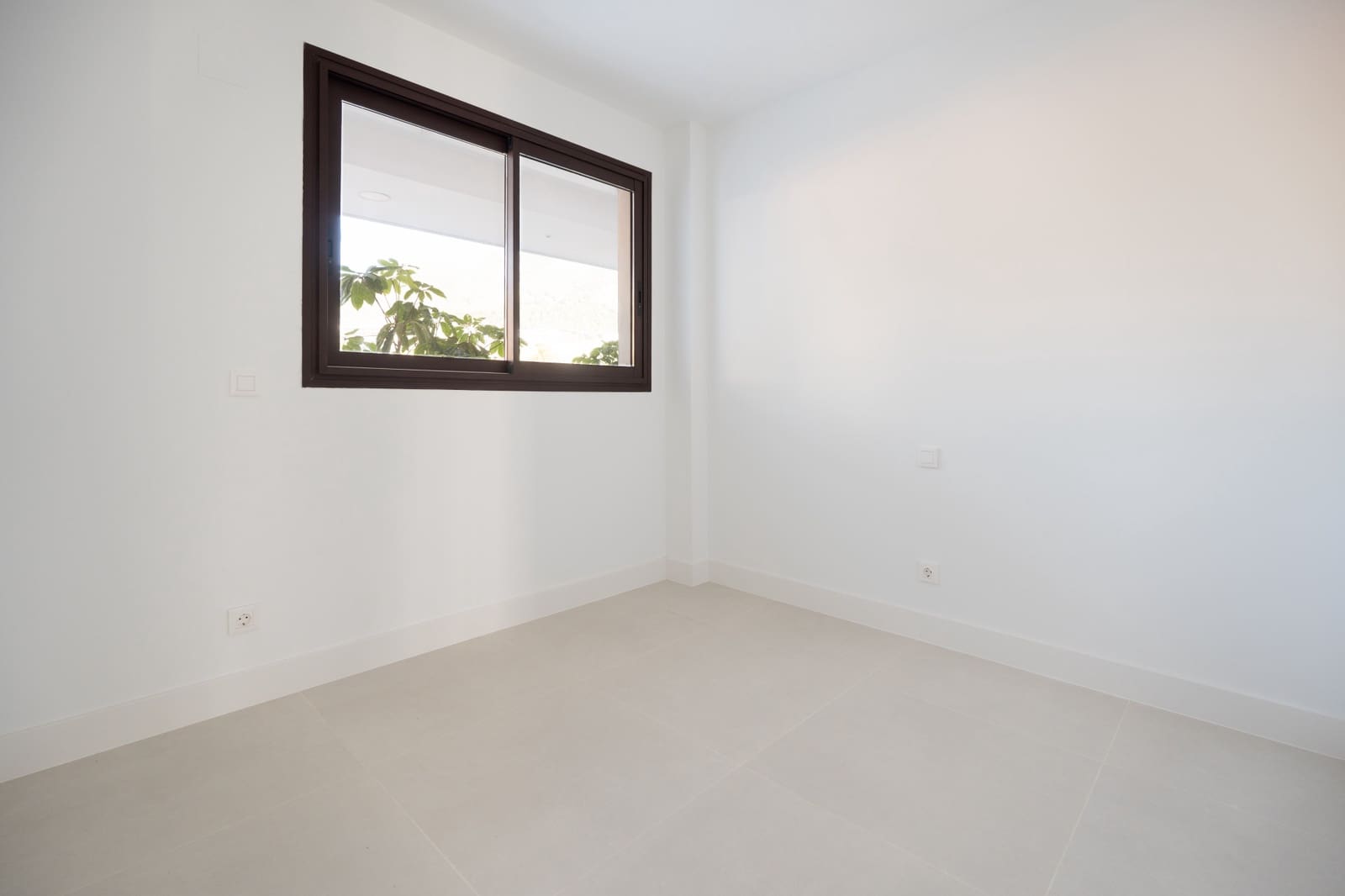 2 bedroom Apartment for sale in Fuengirola with pool garage - € 549,000 (Ref: 9815798)