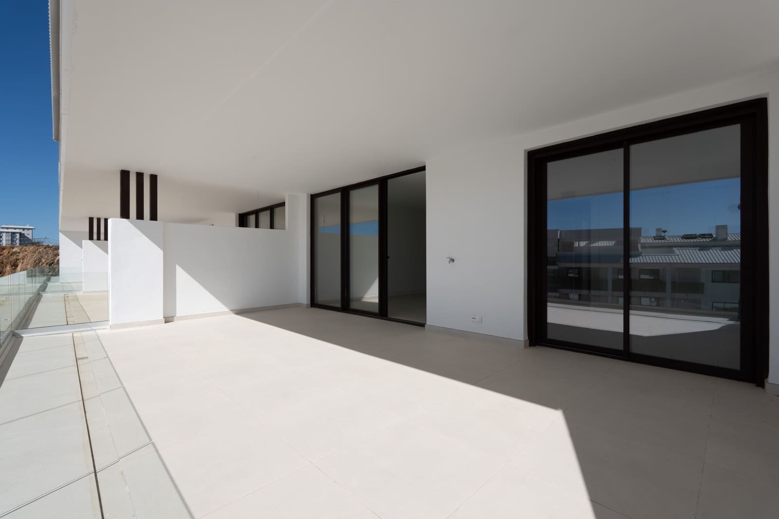 2 bedroom Apartment for sale in Fuengirola with pool garage - € 549,000 (Ref: 9815798)