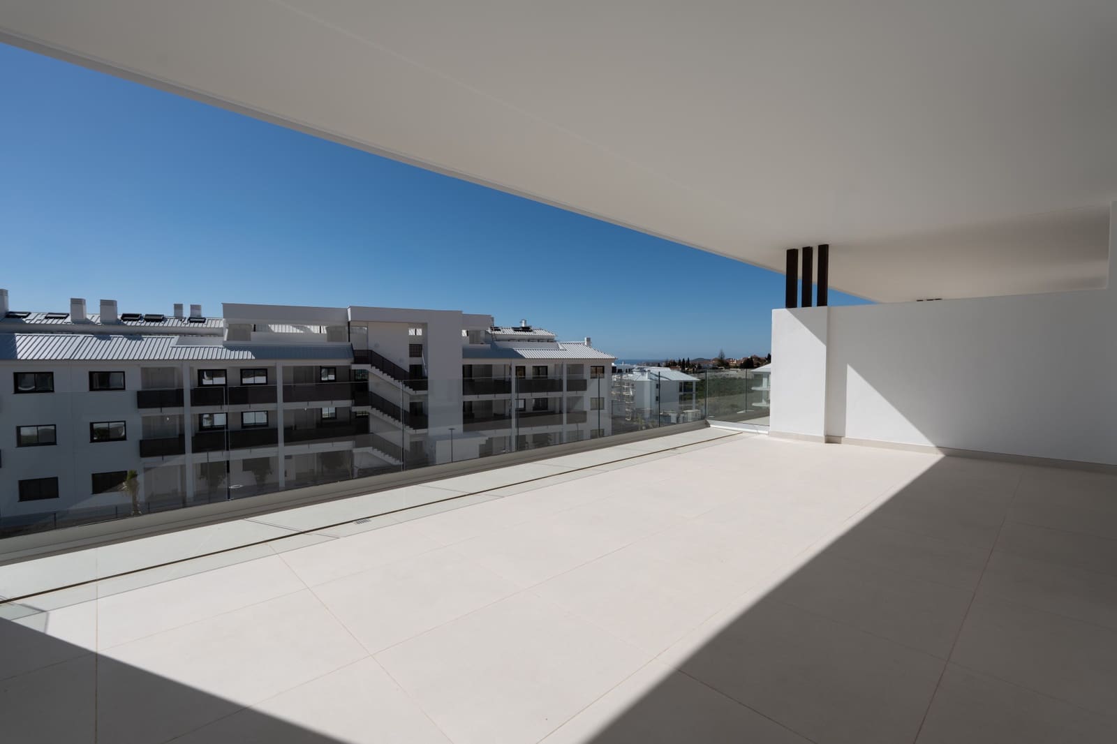 2 bedroom Apartment for sale in Fuengirola with pool garage - € 549,000 (Ref: 9815798)
