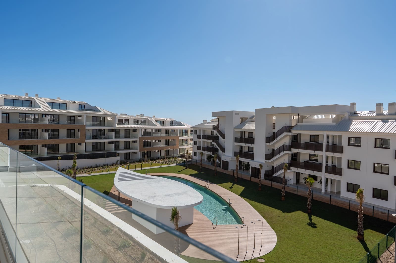 2 bedroom Apartment for sale in Fuengirola with pool garage - € 549,000 (Ref: 9815798)