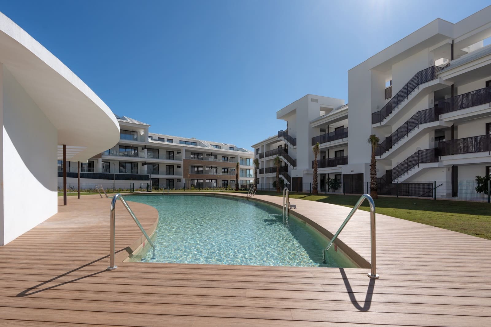2 bedroom Apartment for sale in Fuengirola with pool garage - € 549,000 (Ref: 9815798)