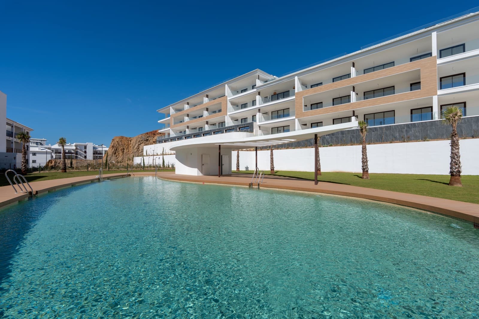 2 bedroom Apartment for sale in Fuengirola with pool garage - € 549,000 (Ref: 9815798)
