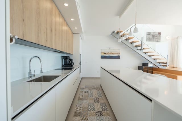 Ático de 3 habitaciones en Benalmádena pueblo, Benalmádena en venta con piscina garaje - 1.349.000 € (Ref: 9818012)