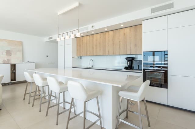 Ático de 3 habitaciones en Benalmádena pueblo, Benalmádena en venta con piscina garaje - 1.349.000 € (Ref: 9818012)