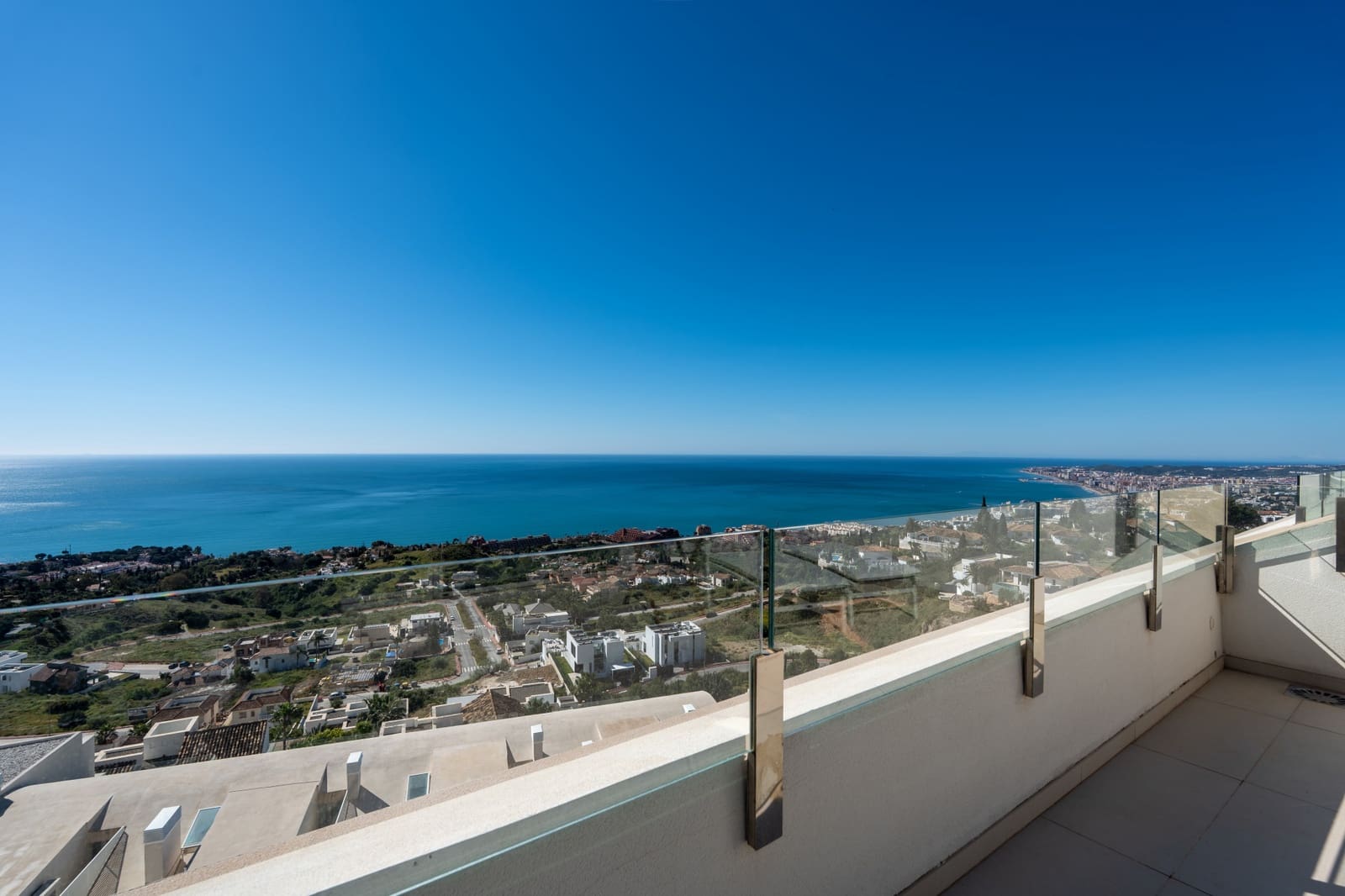 Ático de 3 habitaciones en Benalmádena en venta con piscina garaje - 1.349.000 € (Ref: 9818012)