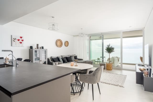 Apartamento de 2 habitaciones en Fuengirola en venta con piscina garaje - 835.000 € (Ref: 9829002)