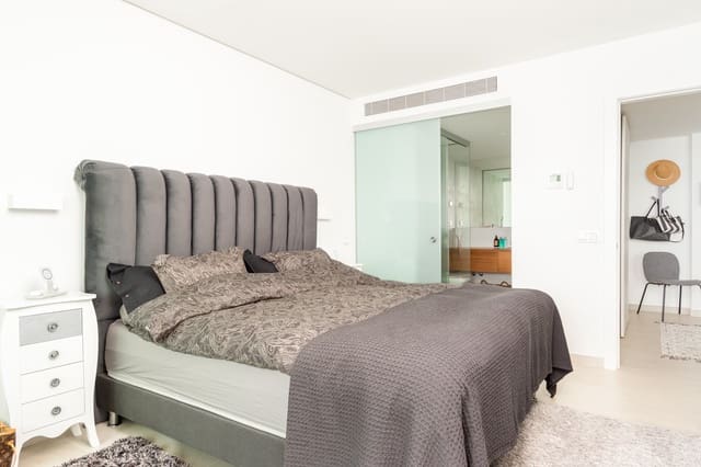 Apartamento de 2 habitaciones en Fuengirola en venta con piscina garaje - 835.000 € (Ref: 9829002)