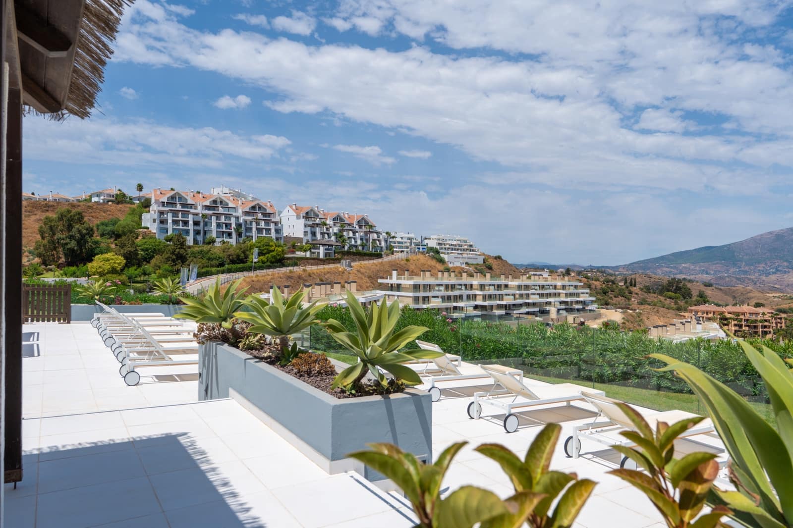 1 bedroom Apartment for sale in La Cala de Mijas with pool garage - € 330,000 (Ref: 9880795)
