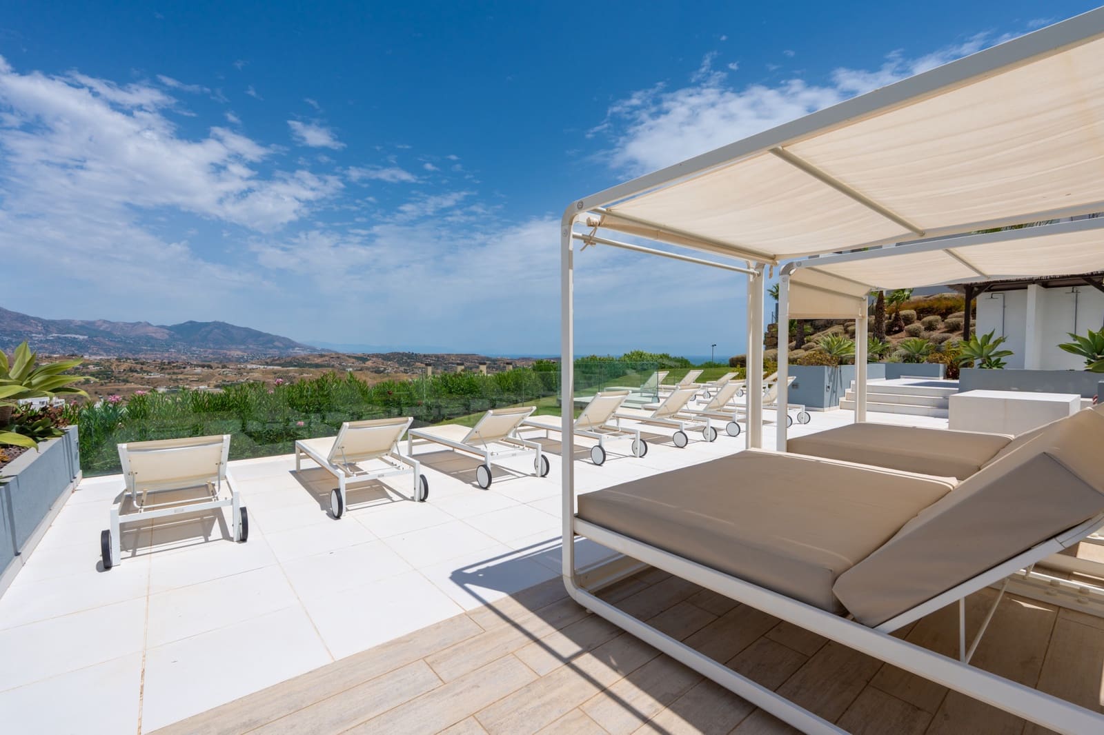 1 bedroom Apartment for sale in La Cala de Mijas with pool garage - € 330,000 (Ref: 9880795)