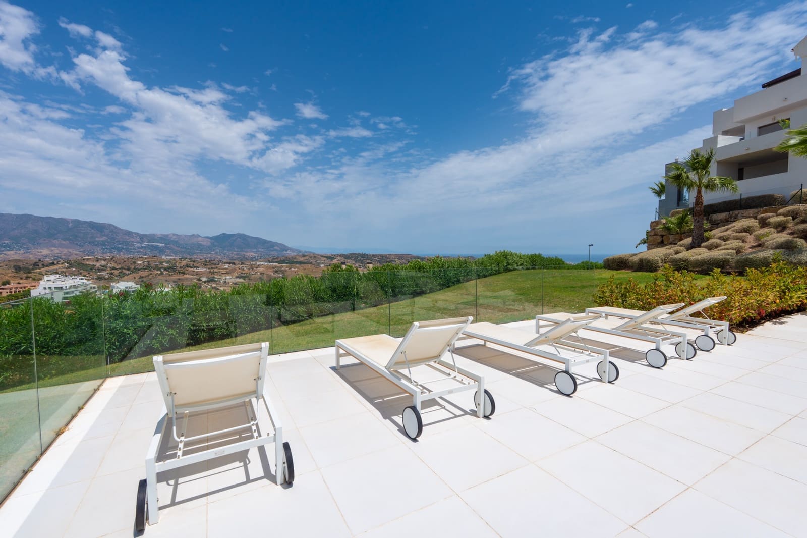 1 bedroom Apartment for sale in La Cala de Mijas with pool garage - € 330,000 (Ref: 9880795)