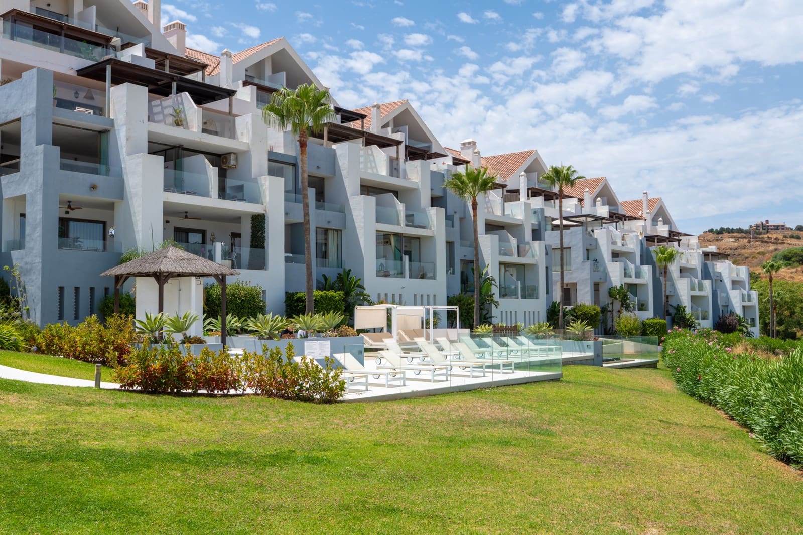 1 bedroom Apartment for sale in La Cala de Mijas with pool garage - € 330,000 (Ref: 9880795)