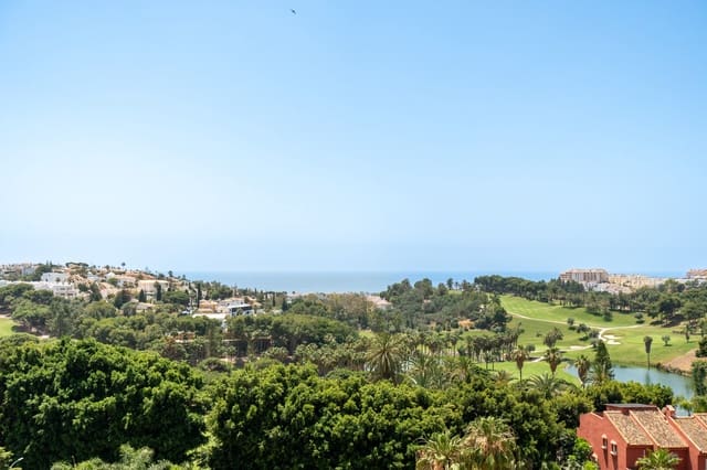 3 bedroom Penthouse for sale in Torrequebrada, Benalmádena with pool garage - € 750,000 (Ref: 9894142)