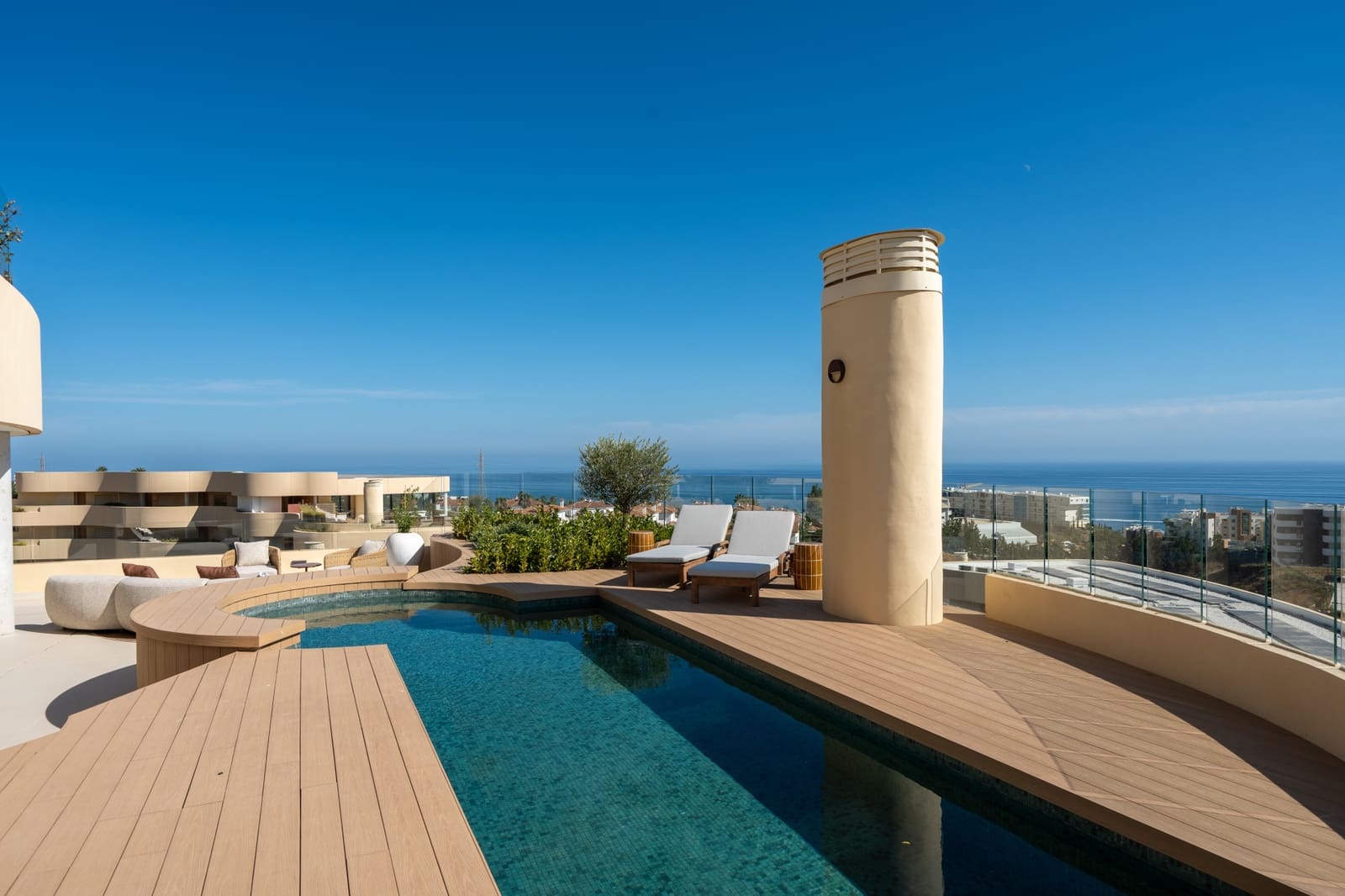 3 bedroom Apartment for sale in Fuengirola with pool garage - € 2,495,000 (Ref: 9977037)