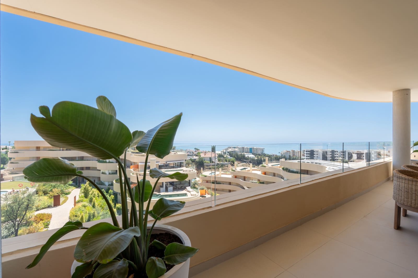 3 bedroom Apartment for sale in Fuengirola with pool garage - € 2,495,000 (Ref: 9977037)