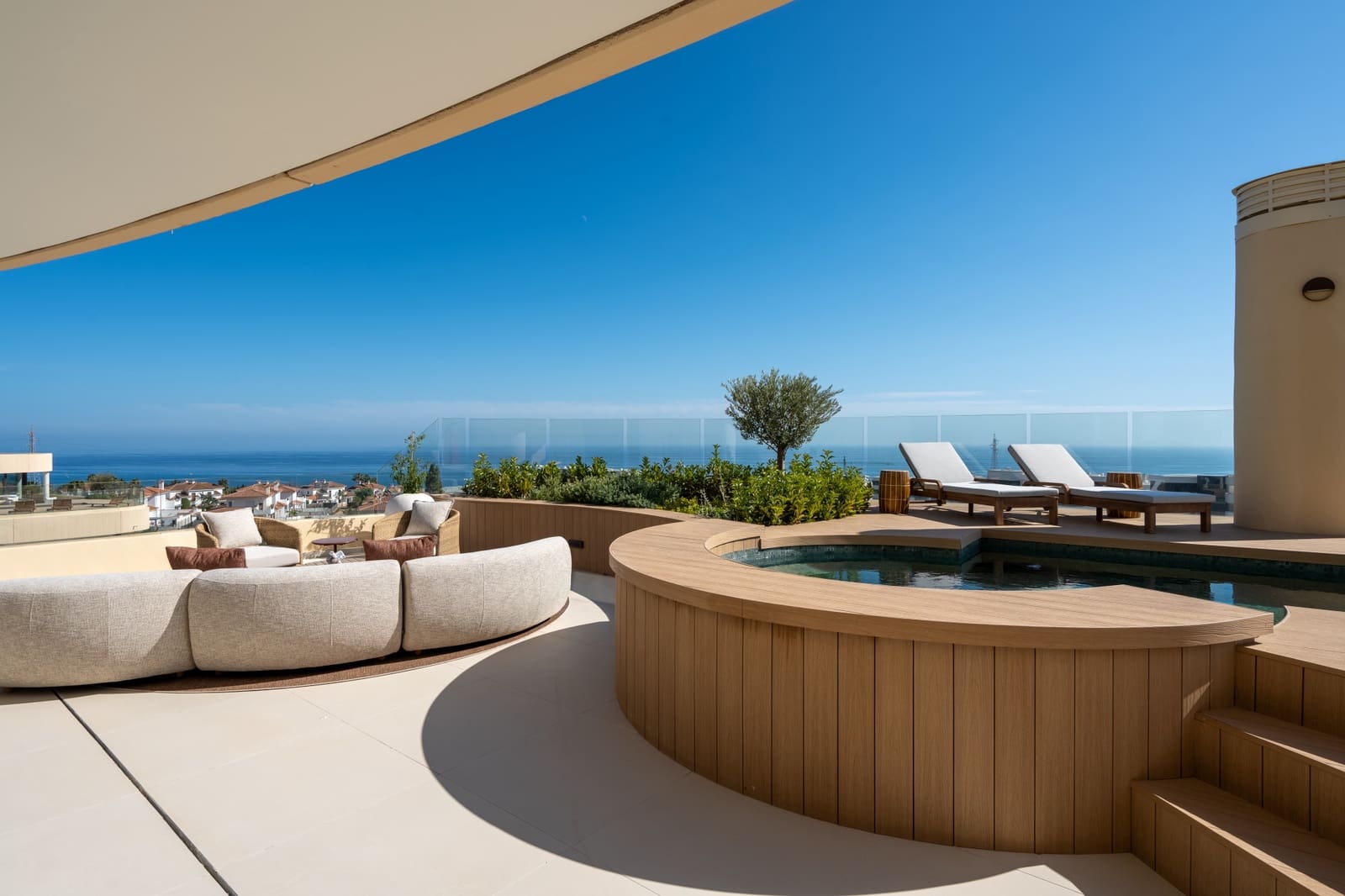 3 bedroom Apartment for sale in Fuengirola with pool garage - € 2,495,000 (Ref: 9977037)