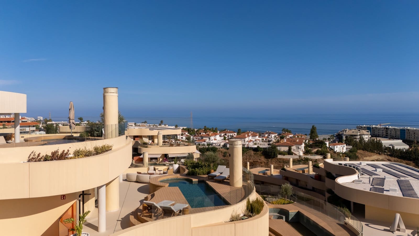 3 bedroom Apartment for sale in Fuengirola with pool garage - € 2,495,000 (Ref: 9977037)