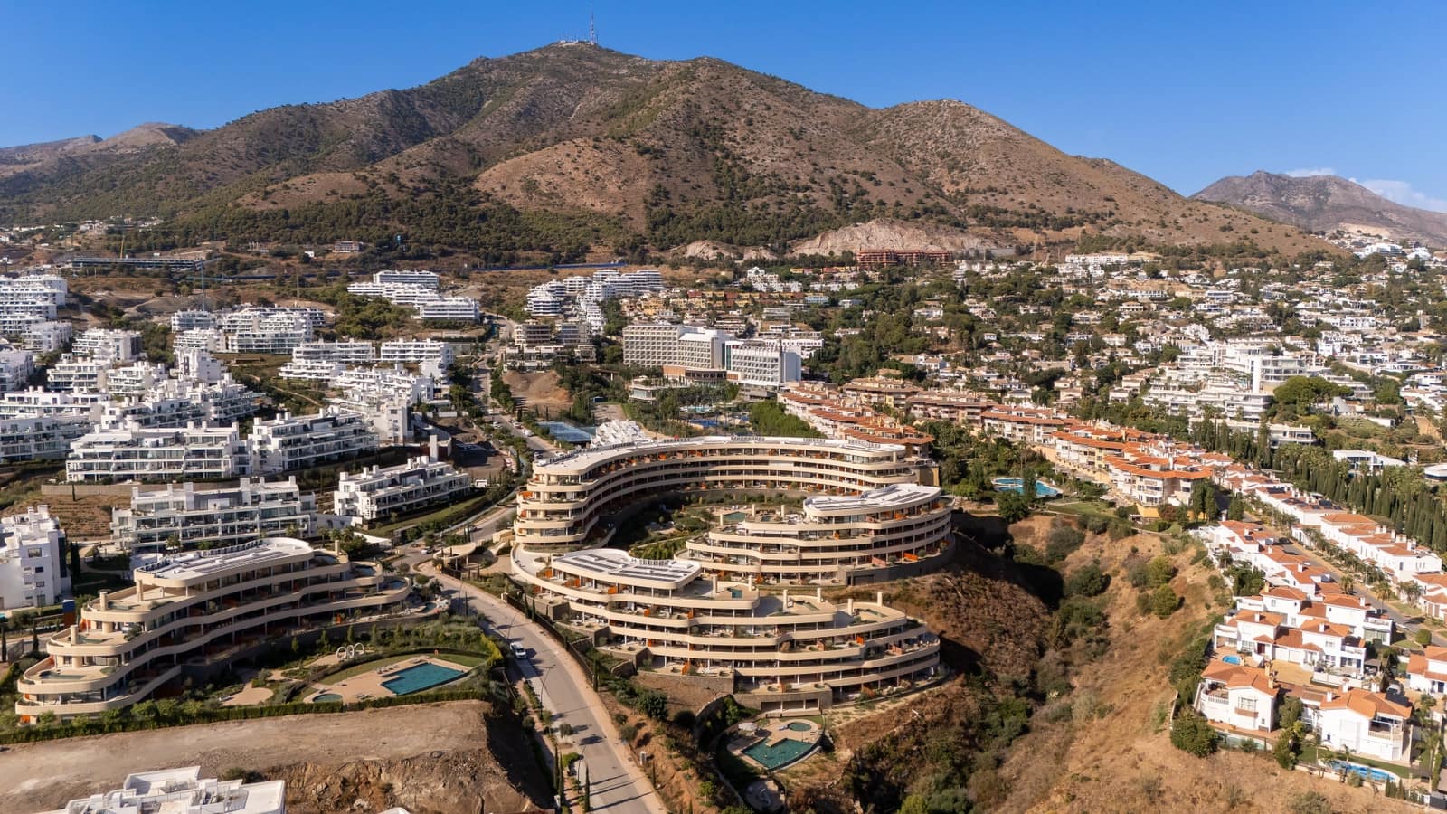 3 bedroom Apartment for sale in Fuengirola with pool garage - € 2,495,000 (Ref: 9977037)