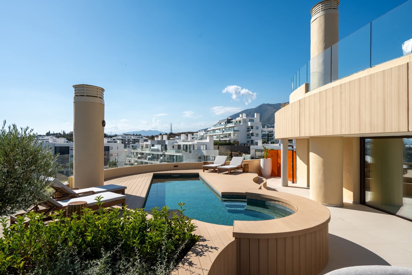 3 bedroom Apartment for sale in Fuengirola with pool garage - € 2,495,000 (Ref: 9977037)