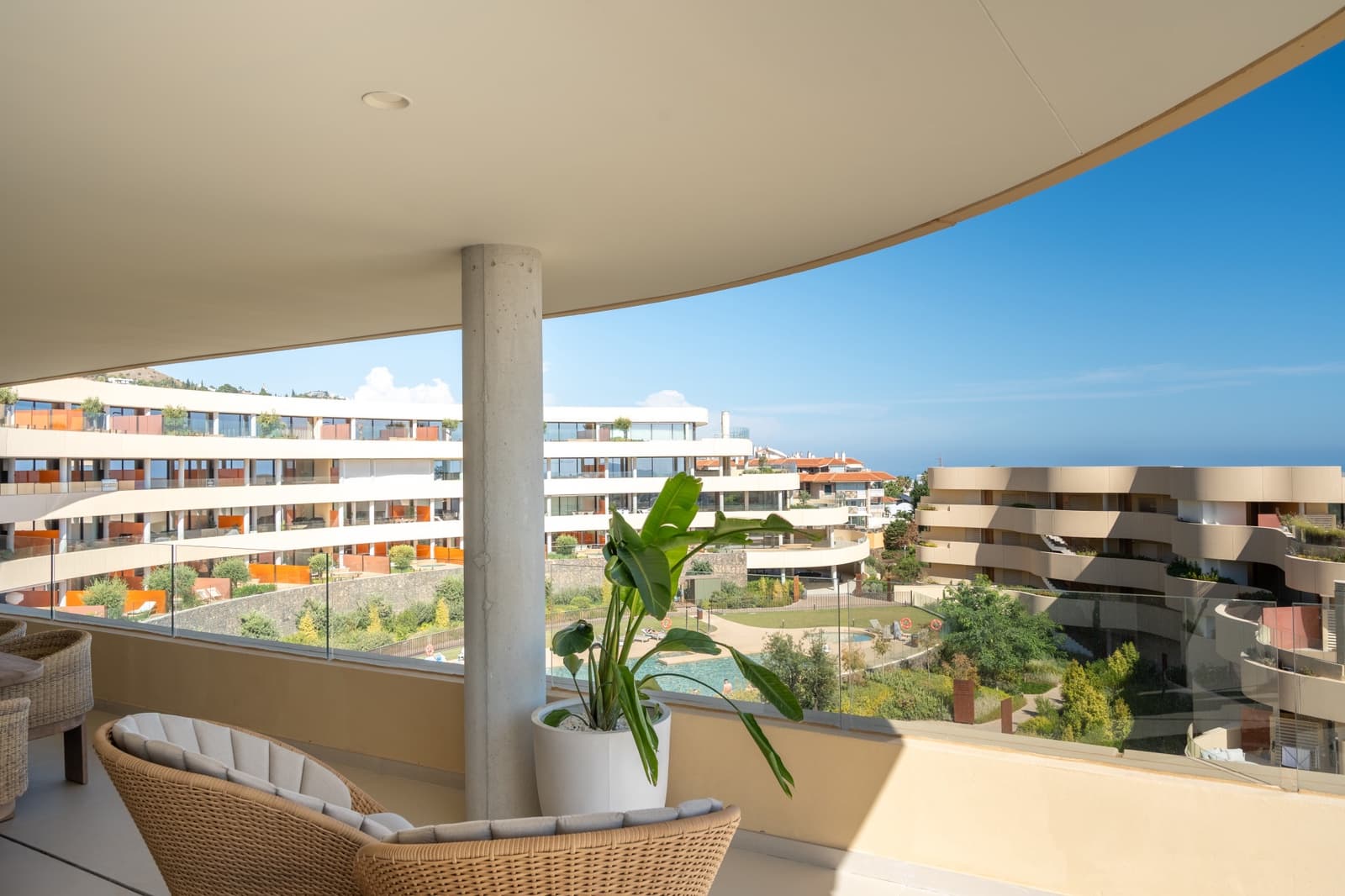 3 bedroom Apartment for sale in Fuengirola with pool garage - € 2,495,000 (Ref: 9977037)
