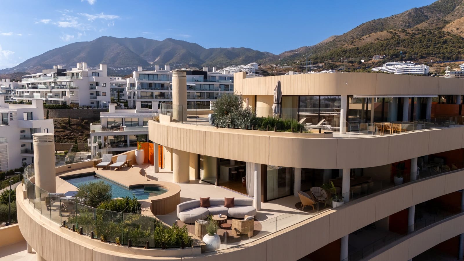 3 bedroom Apartment for sale in Fuengirola with pool garage - € 2,495,000 (Ref: 9977037)