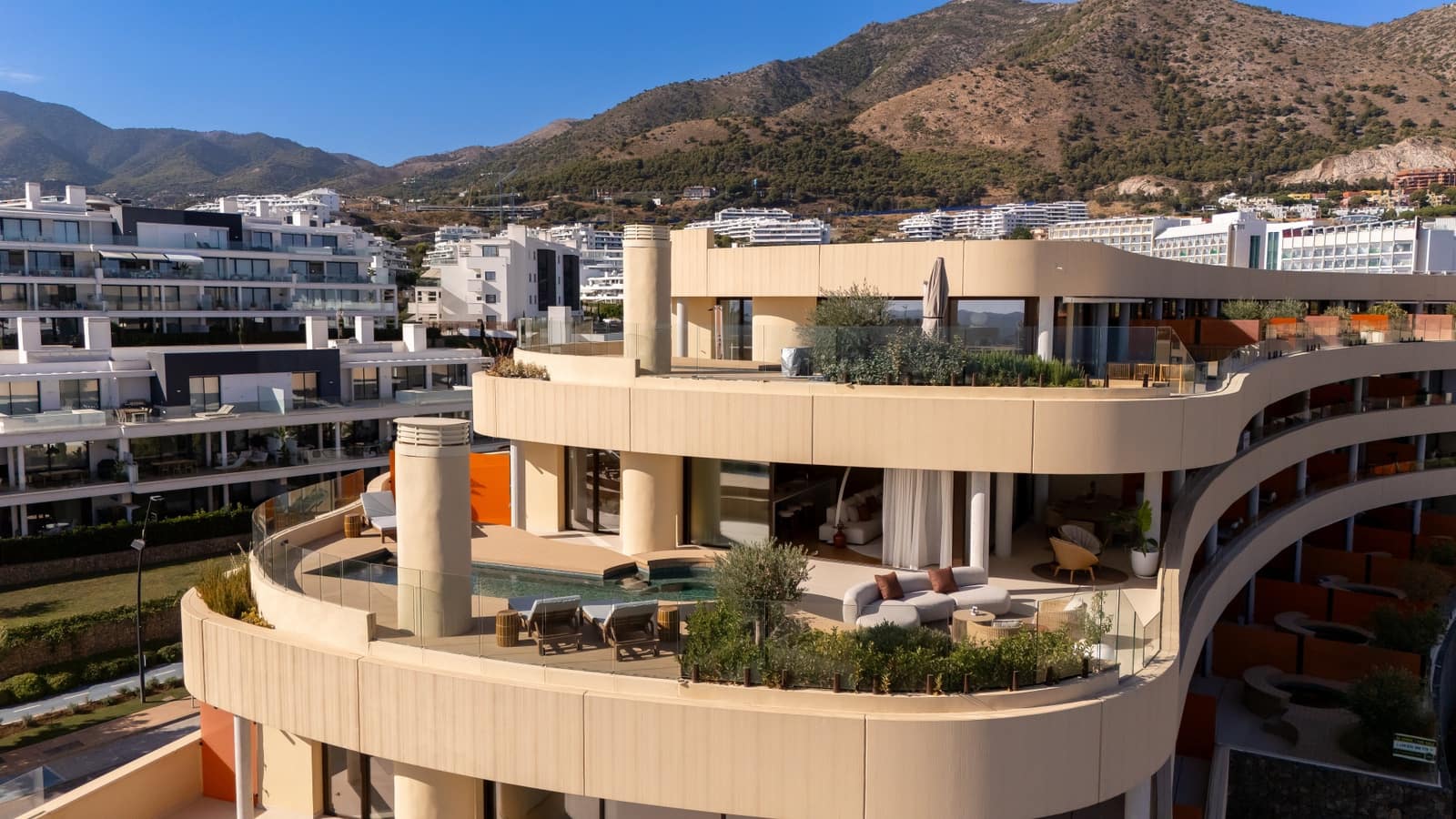 3 bedroom Apartment for sale in Fuengirola with pool garage - € 2,495,000 (Ref: 9977037)