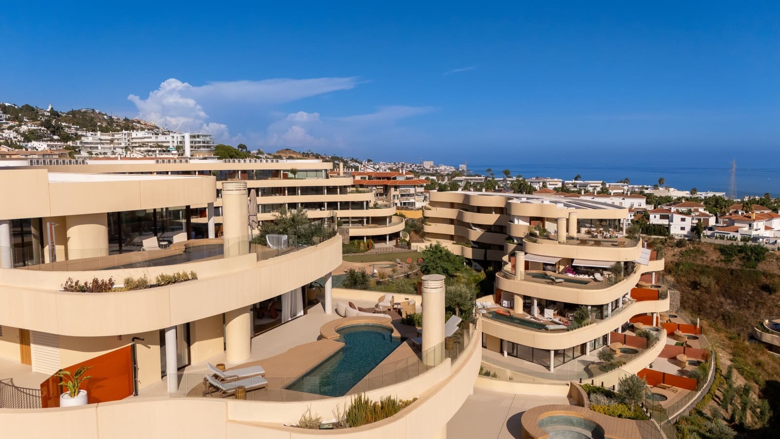 3 bedroom Apartment for sale in Fuengirola with pool garage - € 2,495,000 (Ref: 9977037)