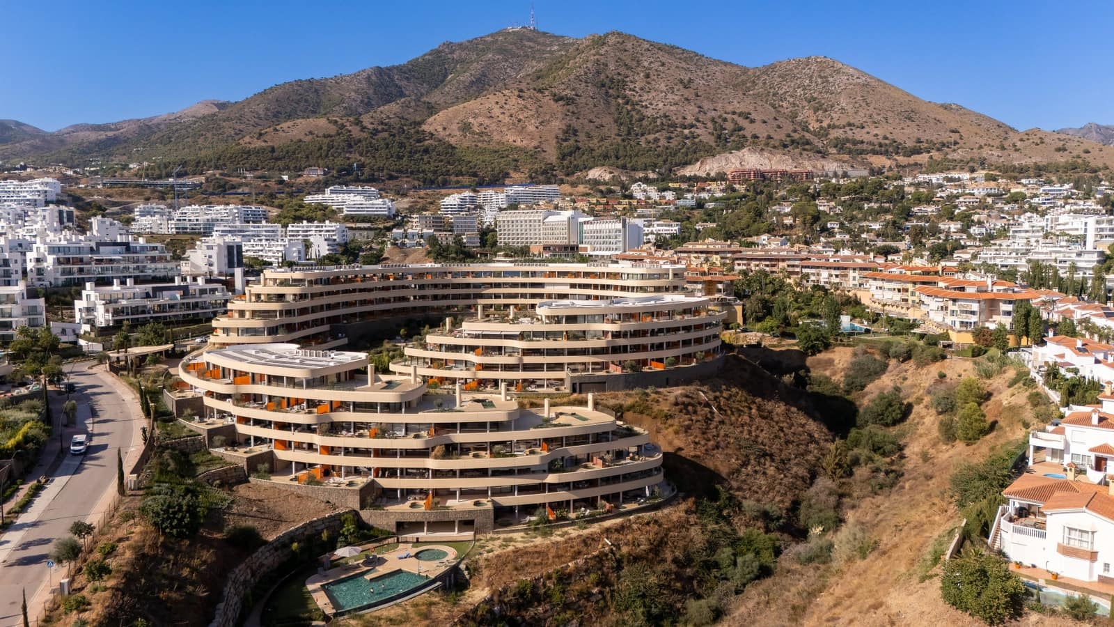 3 bedroom Apartment for sale in Fuengirola with pool garage - € 2,495,000 (Ref: 9977037)