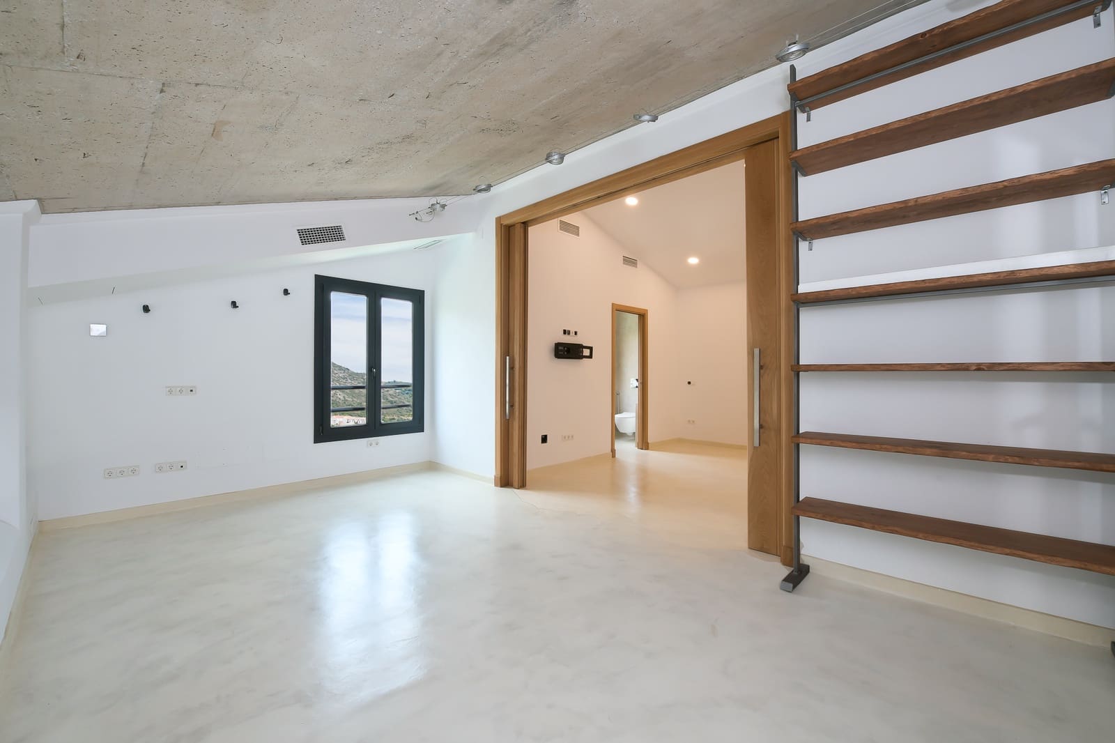 5 soveværelse Finca/Landehus til salg i Ojen med swimmingpool garage - € 2.950.000 (Ref: 9858850)