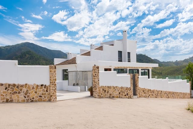 5 soveværelse Finca/Landehus til salg i Ojen med swimmingpool garage - € 2.950.000 (Ref: 9858850)