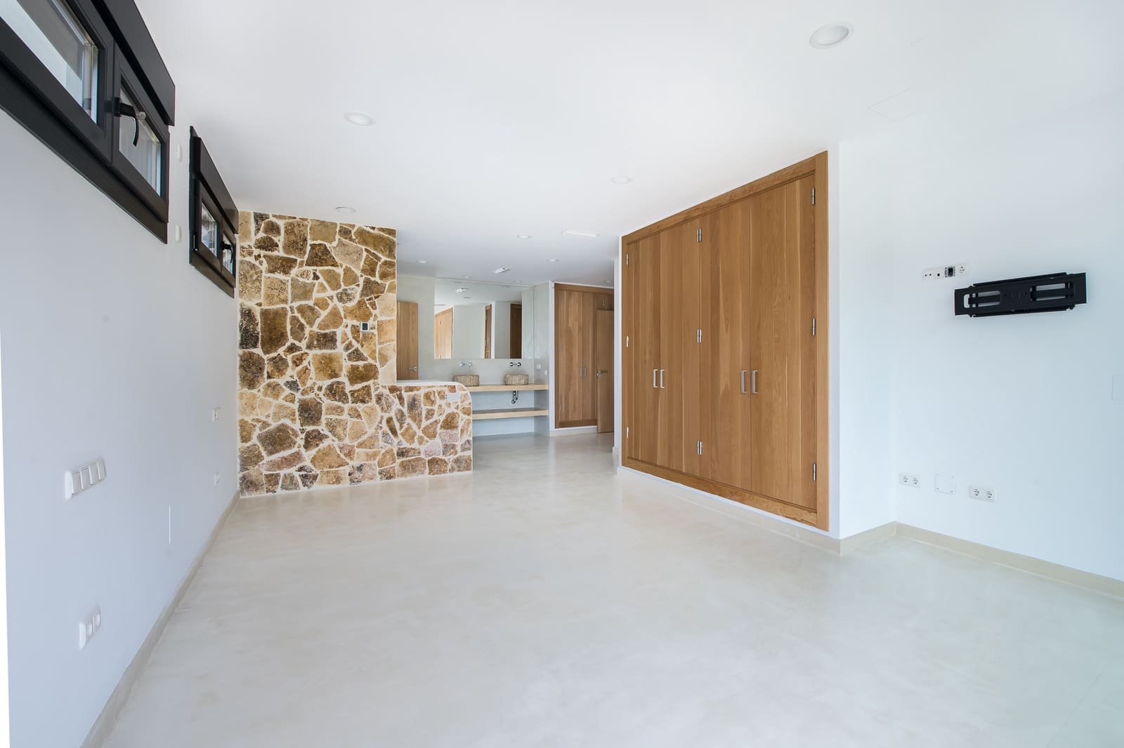 5 soveværelse Finca/Landehus til salg i Ojen med swimmingpool garage - € 2.950.000 (Ref: 9858850)