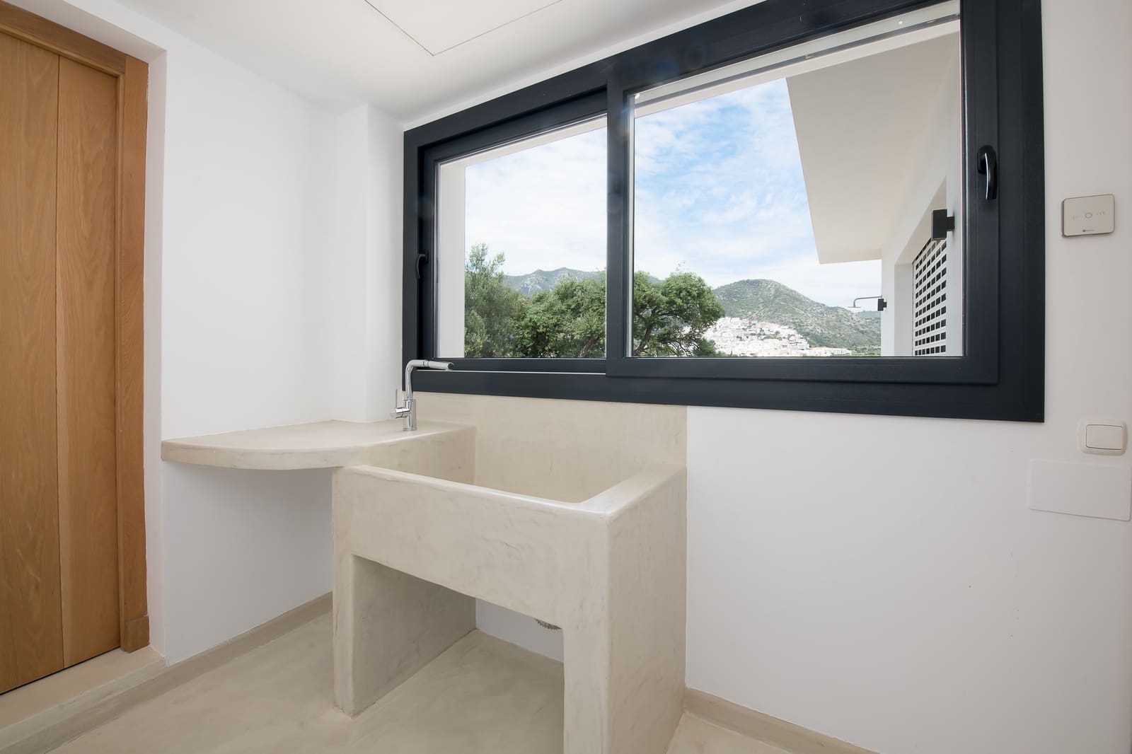 5 soveværelse Finca/Landehus til salg i Ojen med swimmingpool garage - € 2.950.000 (Ref: 9858850)