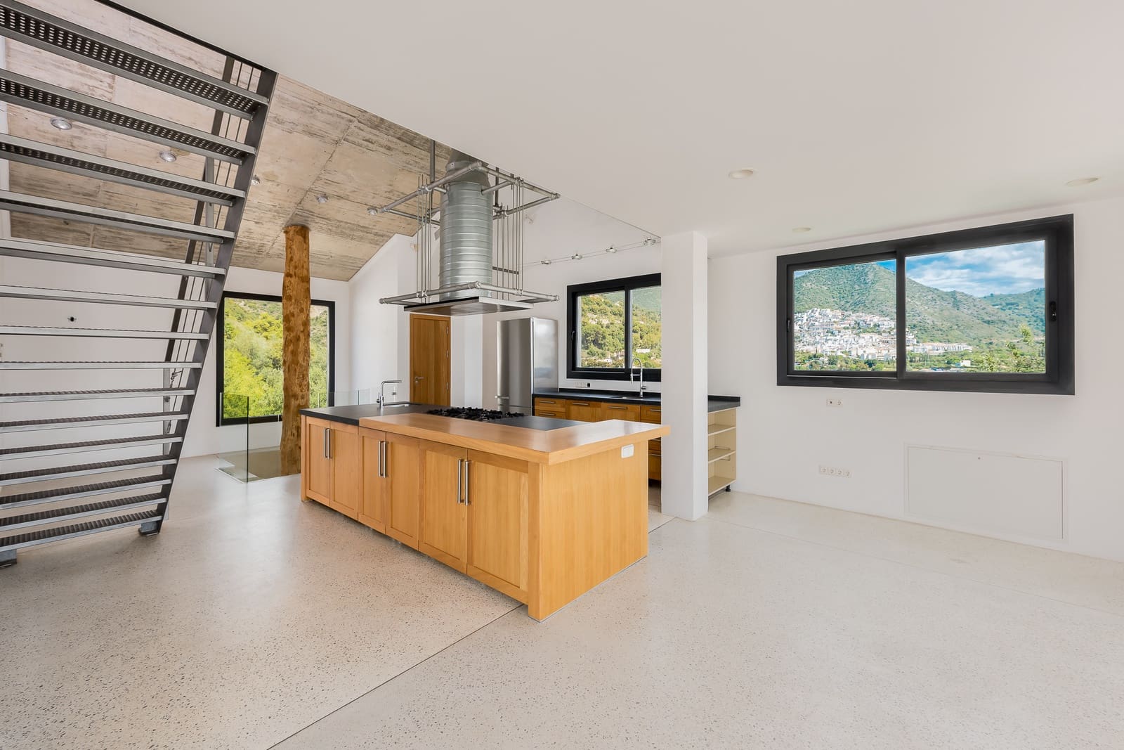 5 soveværelse Finca/Landehus til salg i Ojen med swimmingpool garage - € 2.950.000 (Ref: 9858850)