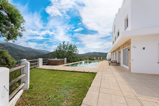 5 soveværelse Finca/Landehus til salg i Ojen med swimmingpool garage - € 2.950.000 (Ref: 9858850)
