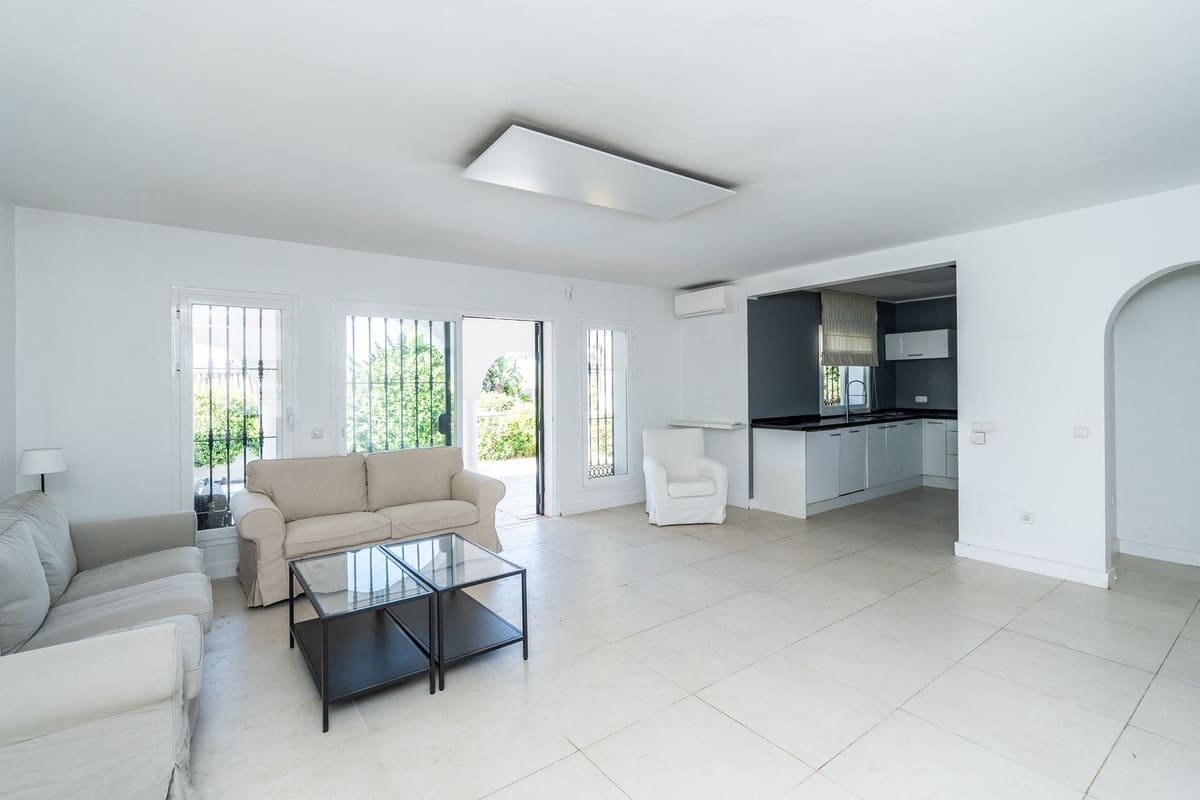 Chalet de 3 habitaciones en Costabella en venta con piscina - 1.325.000 € (Ref: 10022529)