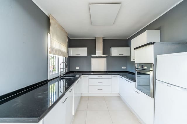 Chalet de 3 habitaciones en Costabella, Marbella en venta con piscina - 1.325.000 € (Ref: 10022529)