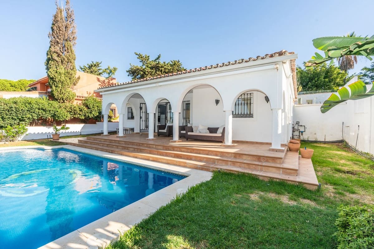 Chalet de 3 habitaciones en Costabella en venta con piscina - 1.325.000 € (Ref: 10022529)