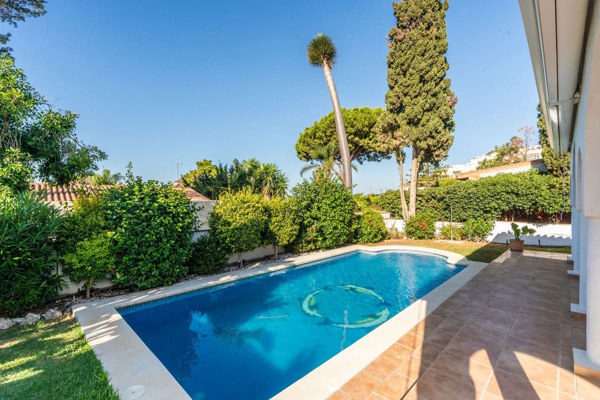 Chalet de 3 habitaciones en Costabella en venta con piscina - 1.325.000 € (Ref: 10022529)