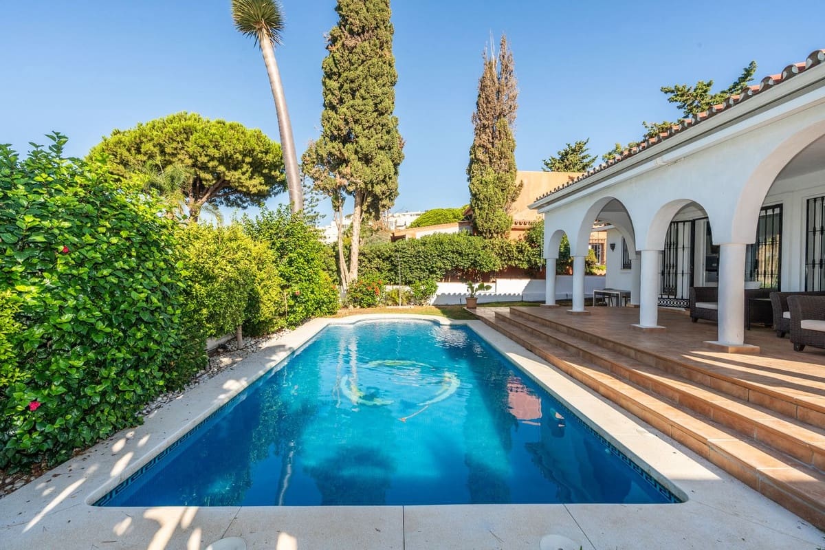 Chalet de 3 habitaciones en Costabella en venta con piscina - 1.325.000 € (Ref: 10022529)
