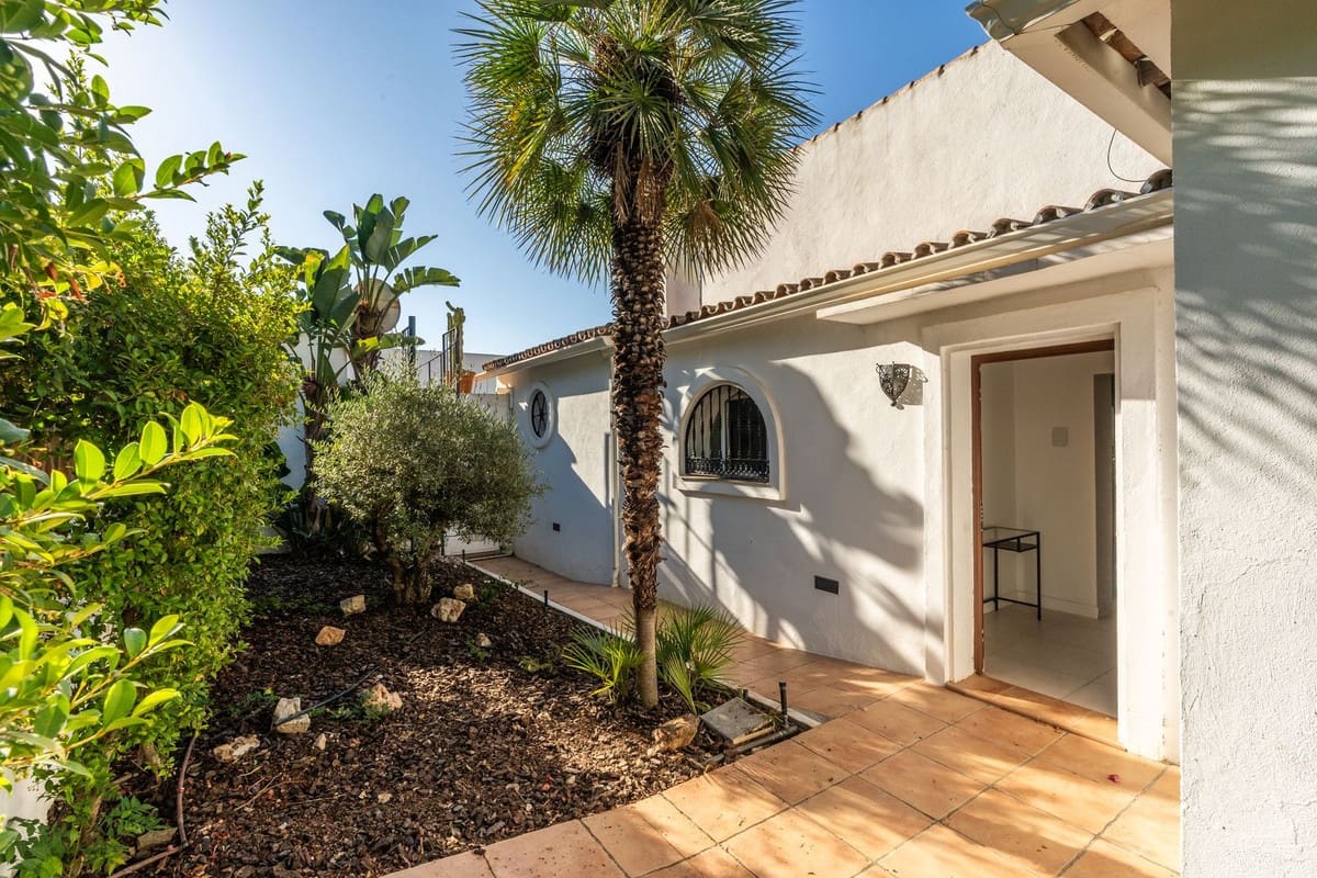 Chalet de 3 habitaciones en Costabella en venta con piscina - 1.325.000 € (Ref: 10022529)