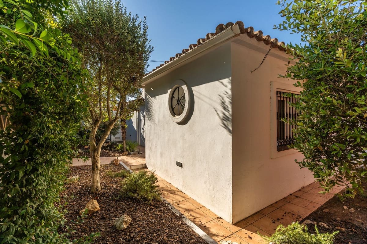 Chalet de 3 habitaciones en Costabella en venta con piscina - 1.325.000 € (Ref: 10022529)