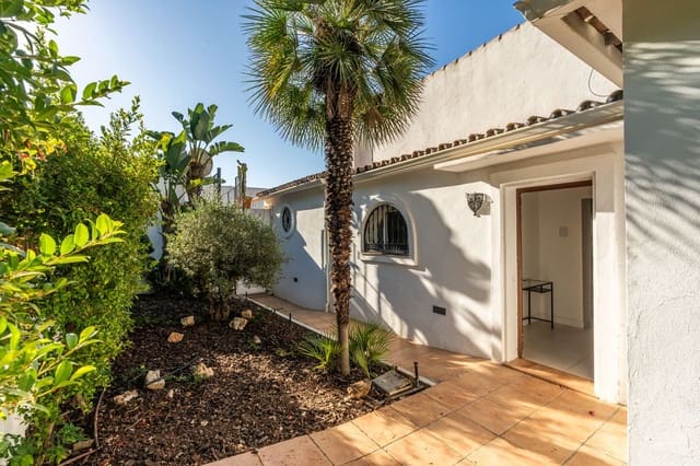 Chalet de 3 habitaciones en Costabella, Marbella en venta con piscina - 1.325.000 € (Ref: 10022529)