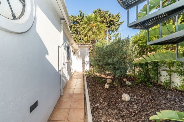 Chalet de 3 habitaciones en Costabella, Marbella en venta con piscina - 1.325.000 € (Ref: 10022529)