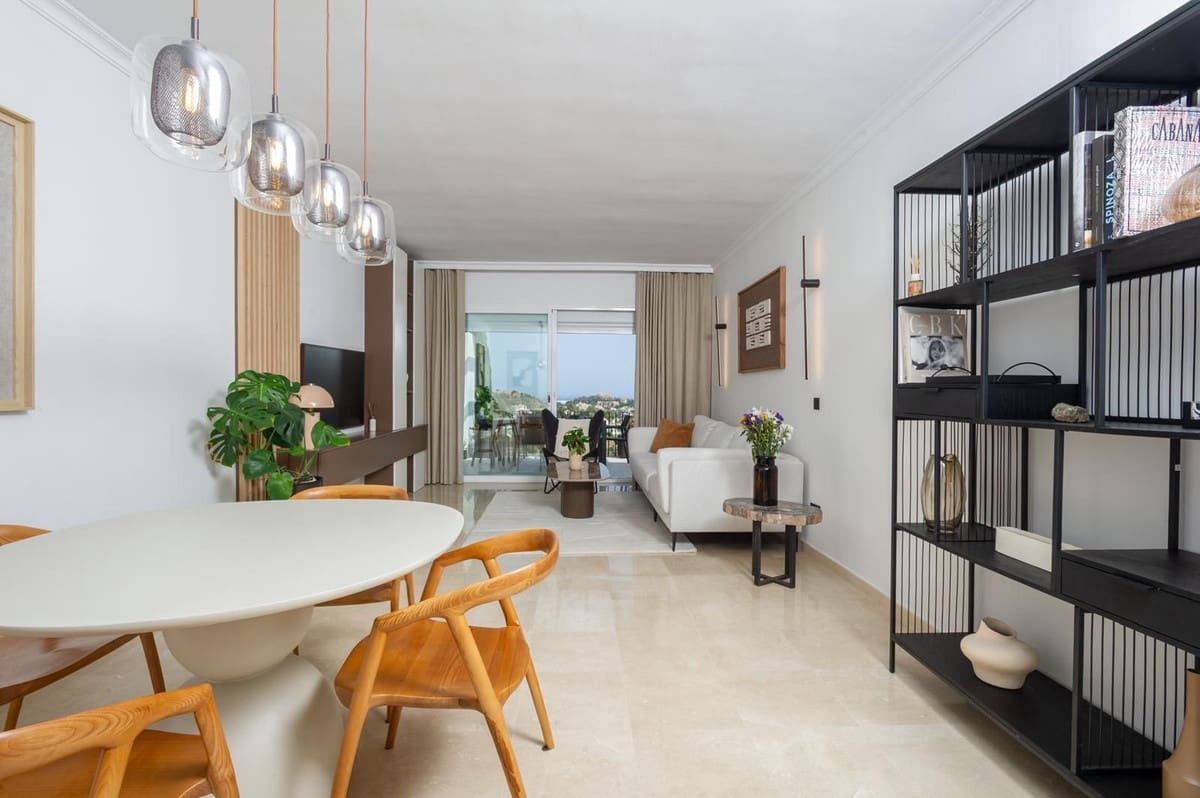 3 makuuhuone Kattohuoneisto myytävänä paikassa La Quinta mukana uima-altaan - 945 000 € (Ref: 10030628)