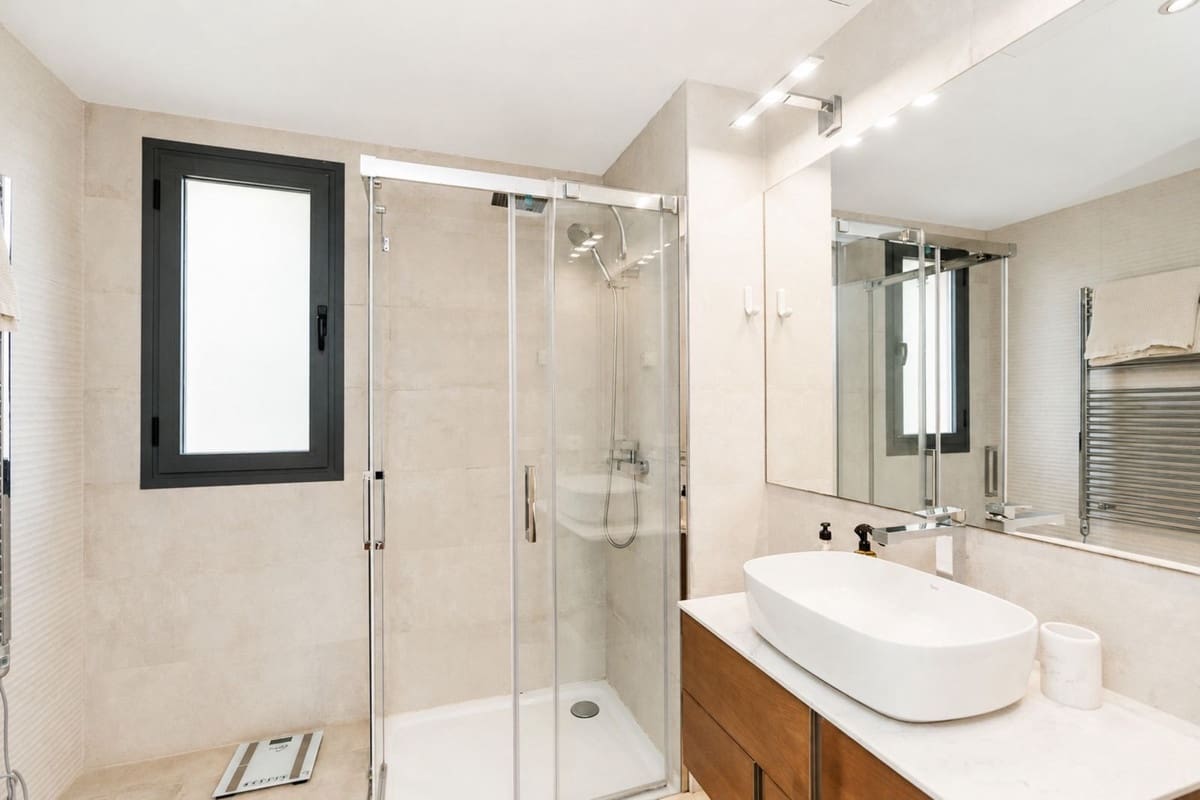 3 quarto Apartamento para venda em Benahavis com piscina - 675 000 € (Ref: 10034027)