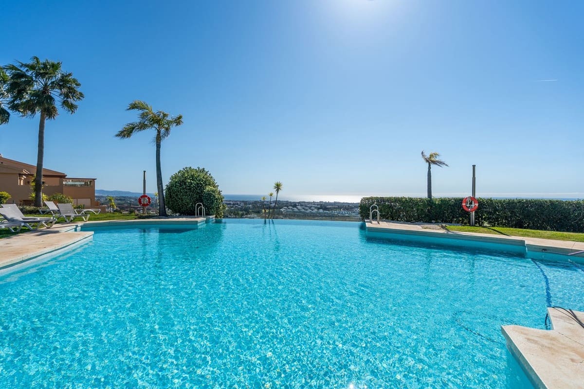 3 quarto Apartamento para venda em Benahavis com piscina - 675 000 € (Ref: 10034027)