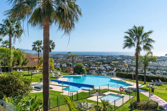 Apartamento de 3 habitaciones en El Paraíso, Benahavís en venta con piscina - 675.000 € (Ref: 10034027)