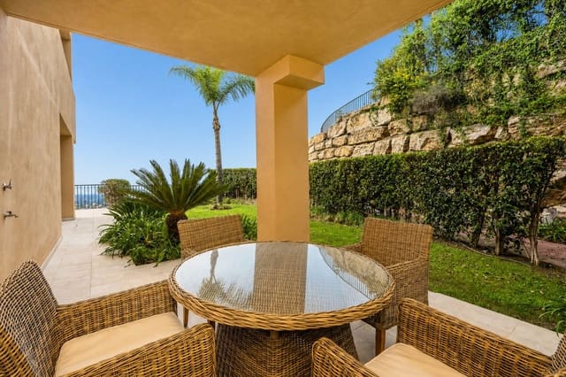 Apartamento de 3 habitaciones en El Paraíso, Benahavís en venta con piscina - 675.000 € (Ref: 10034027)